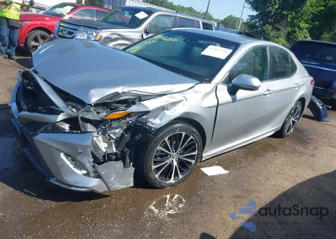 2020 Toyota Camry Se z USA, uszkodzony, nr VIN 4T1G11AK6LU907958